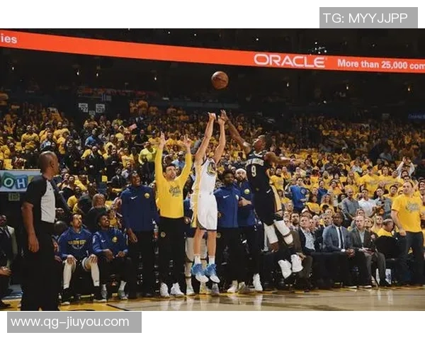 福克斯半场火力全开11投6中斩获15分4篮板4助攻表现出色 福克斯半场火力全开11投6中斩获15分4篮板4助攻表现出色