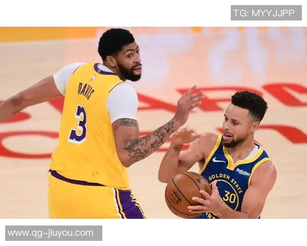 浓眉称赞克里斯蒂多才多艺自信心提升显著助力球队表现